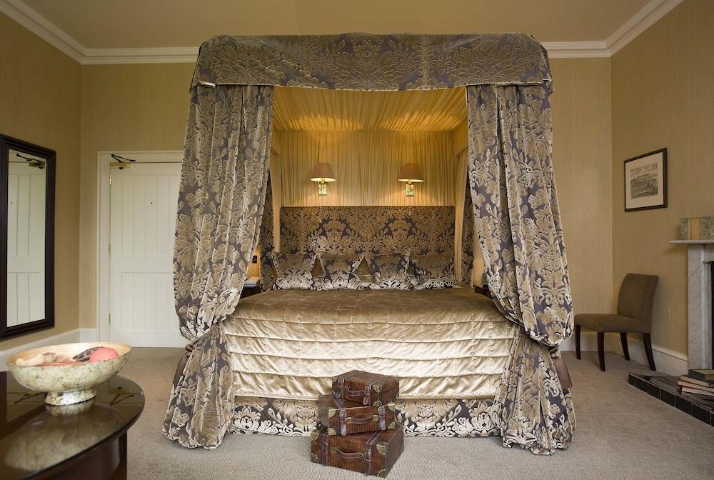 Mar Hall Golf & Spa Resort Bishopton  Bagian luar foto A four-poster bed